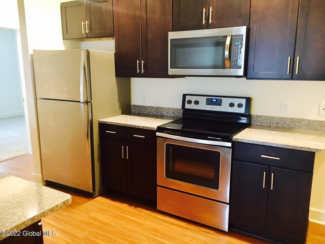 2 Alice Wagner Wy Unit 16, Niskayuna, NY 12309 Room for Rent in