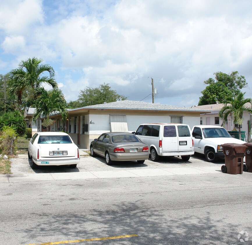 Primary Photo - 421 NW 15th Ave