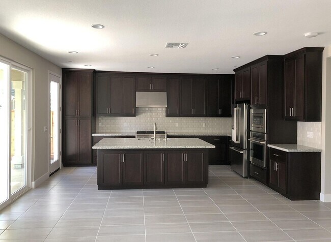 Foto del edificio - Spacious 4BD/3.5BA Two-Story Home in Mount...