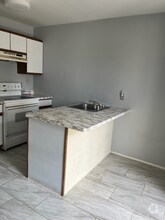 Building Photo - 53 Poplar St