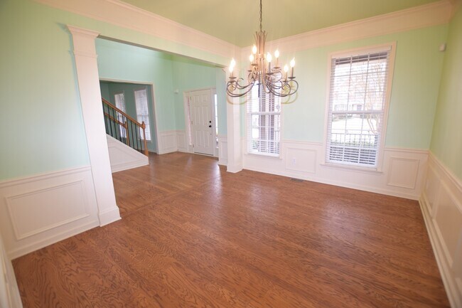 Building Photo - 1695 Montcliff Dr