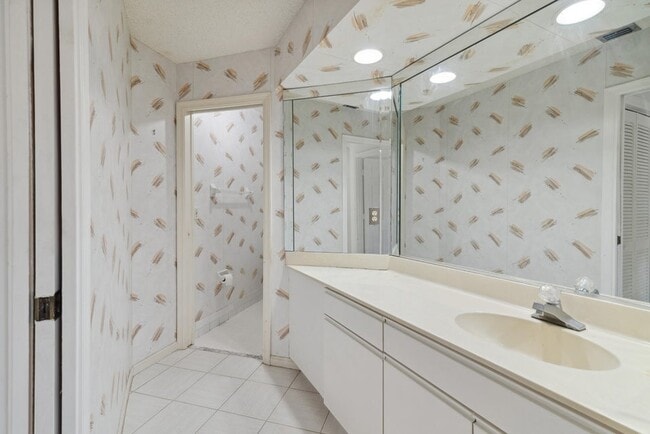Building Photo - 7842 Villa Nova Dr