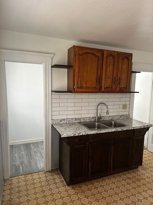 Building Photo - 133 Highland Ave