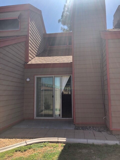 Building Photo - "Charming 2-Bed, 2-Bath Glendale Retreat w...