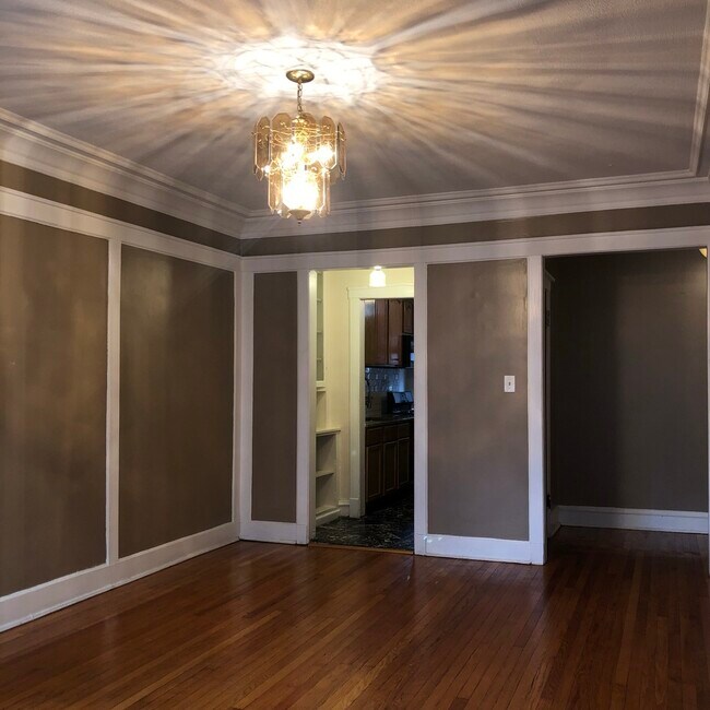 Foto del edificio - 2332 E 70th Pl