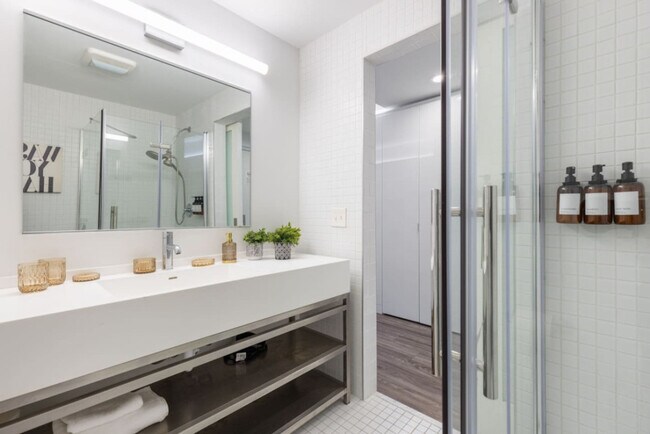 Foto del edificio - 12607 Larchmere Blvd