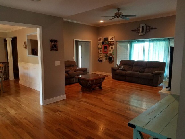 Building Photo - COMPLETELY REMODELED RANCH ON 1 ACRE