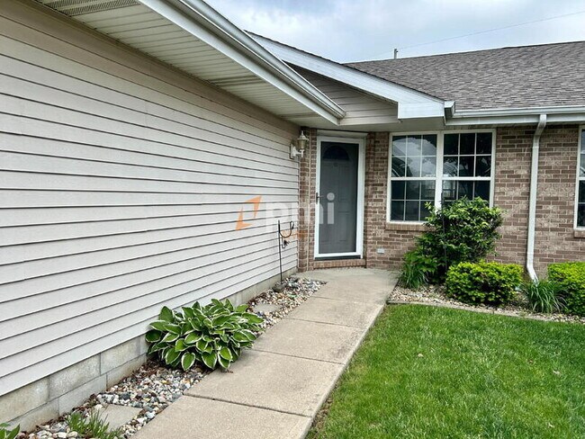 Foto del edificio - 396 Golden Oak Ct