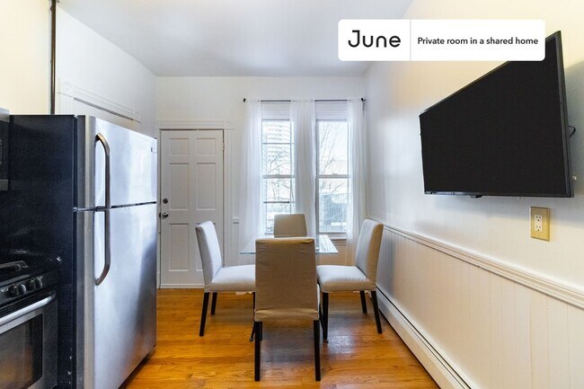 Foto del edificio - Room in Shared 4 bed/1 bath home in Roxbury