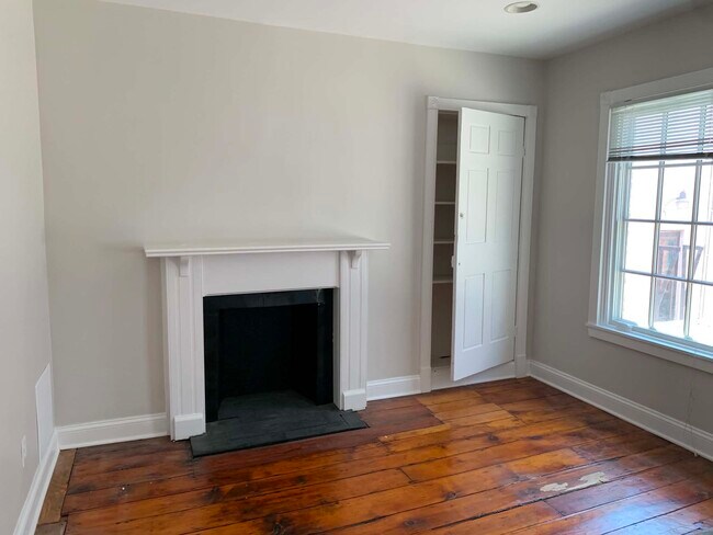 sala de estar - 7 E Franklin St