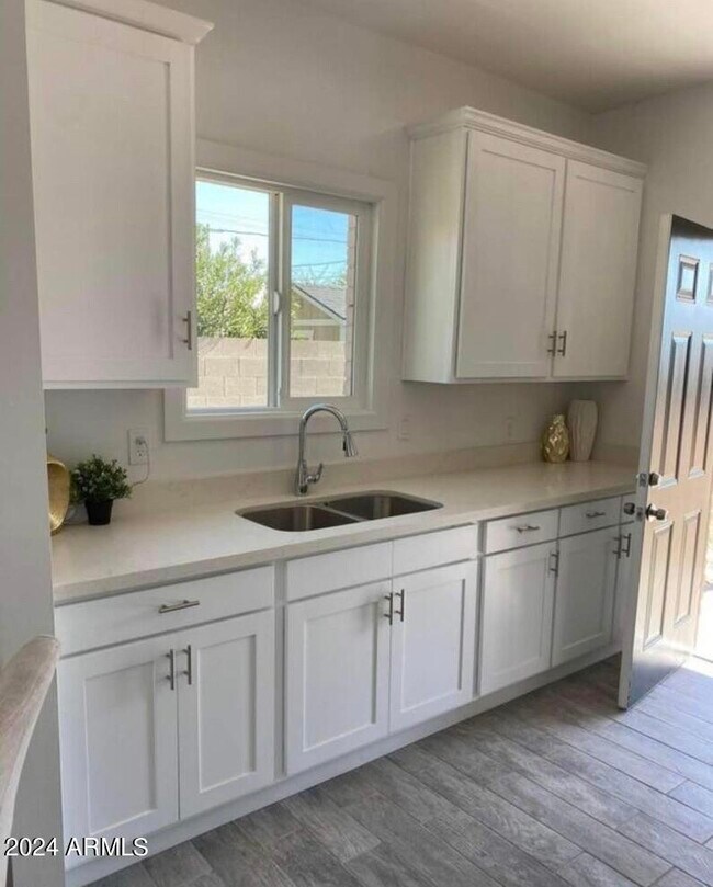 Foto del edificio - 1533 E Garfield St