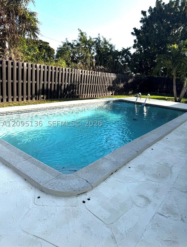 Building Photo - 12635 SW 84th Avenue Rd