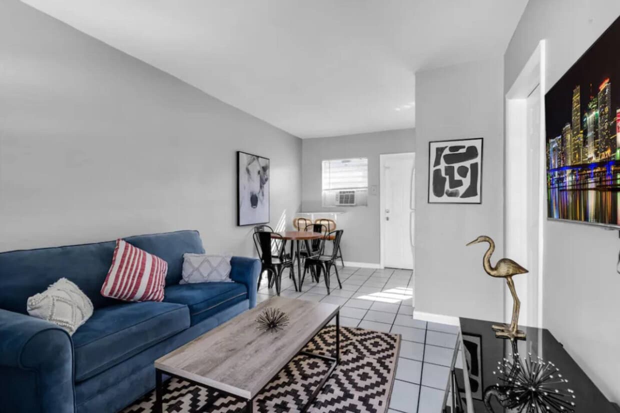 Foto principal - 138 SW 5th Ct