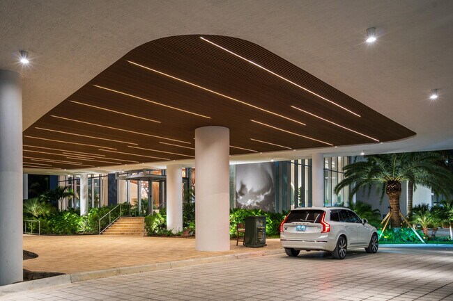 Foto del edificio - 700 NE 24th St