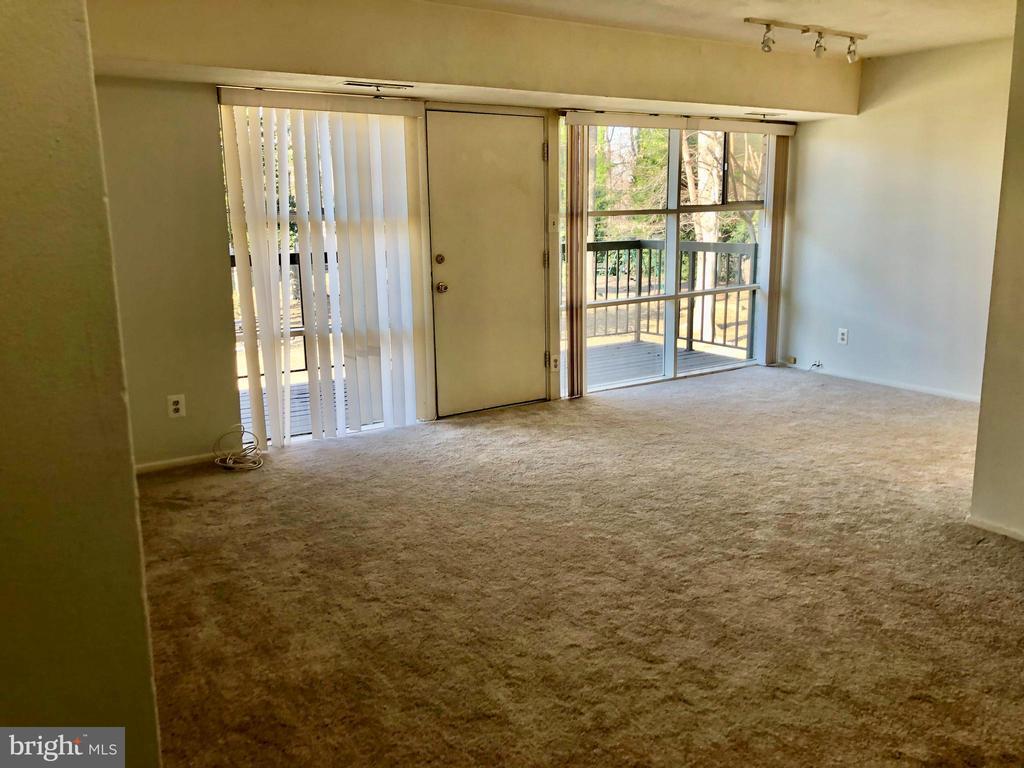 Building Photo - 4943 Americana Dr