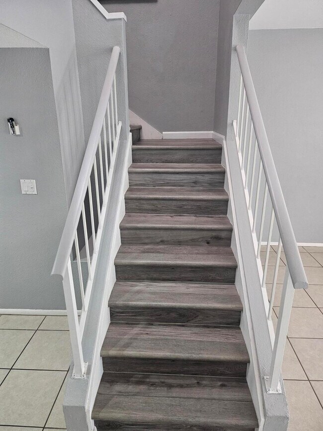 Foto del edificio - 815 E Grovers Ave