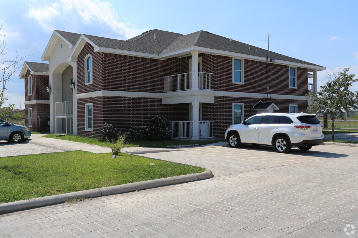 Foto principal - Red Oak Apartments Phase II