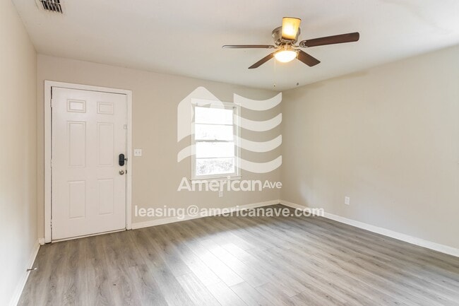 Building Photo - 5760 Valleybrook Rd