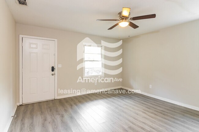 Foto del edificio - 5760 Valleybrook Rd