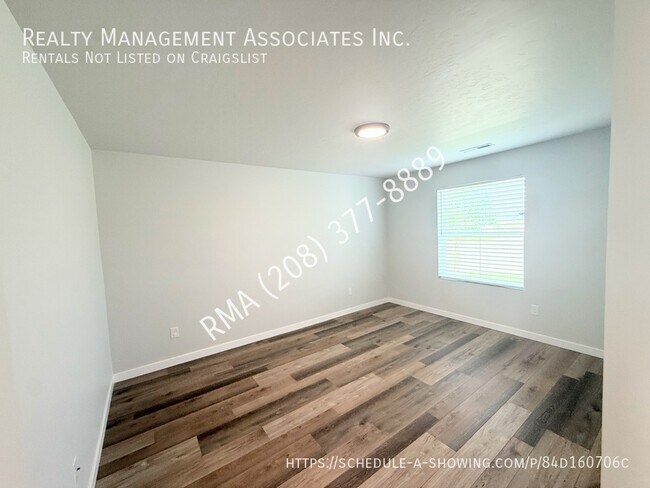 Building Photo - 3781 W La Brea Dr