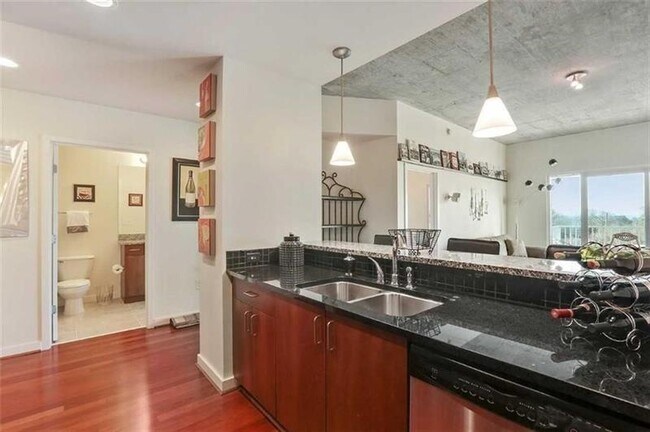 Foto del edificio - 250 Pharr Rd NE