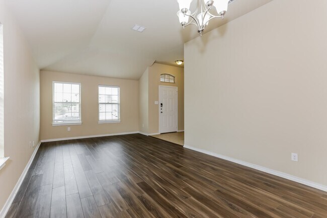 Foto del edificio - 2833 Adams Fall Ln