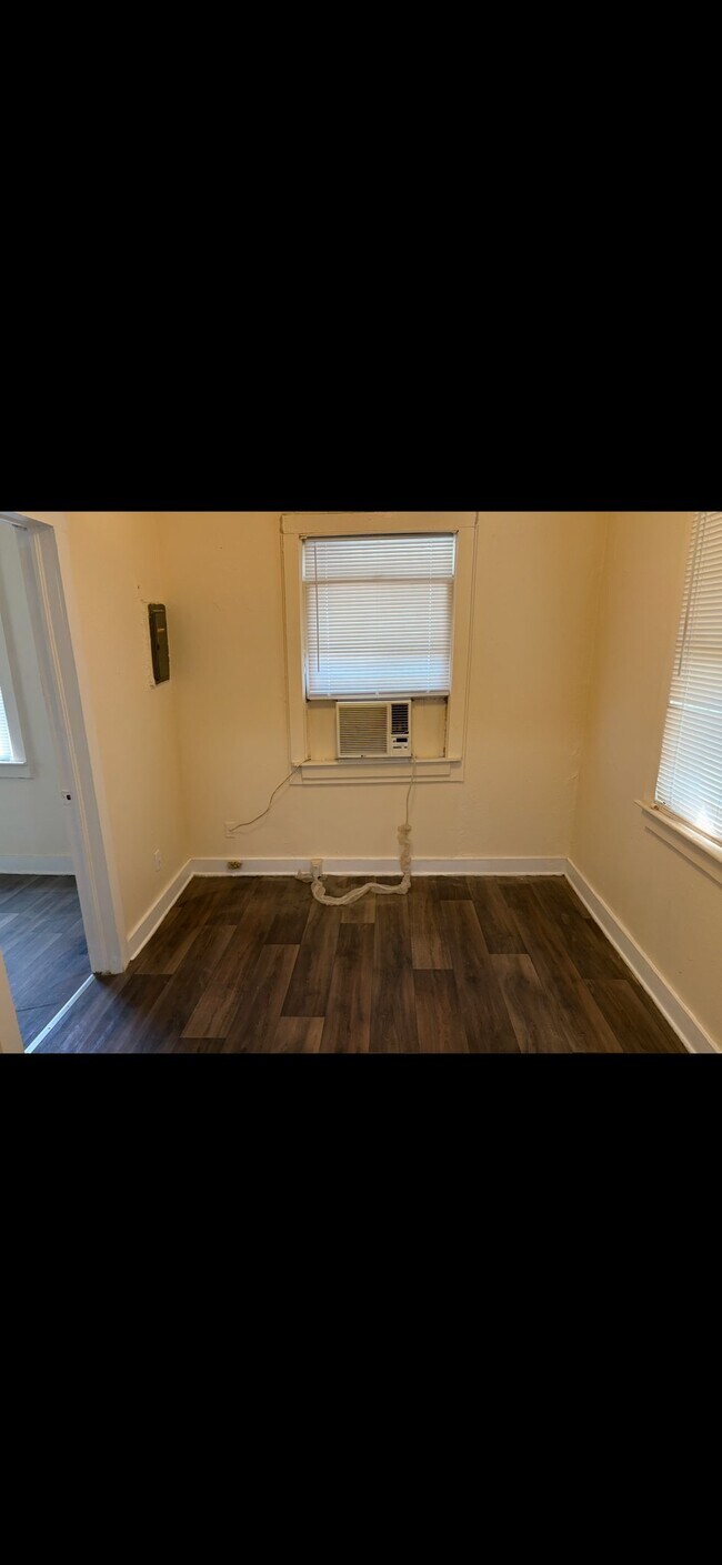 Foto del edificio - 1523 W 15th St