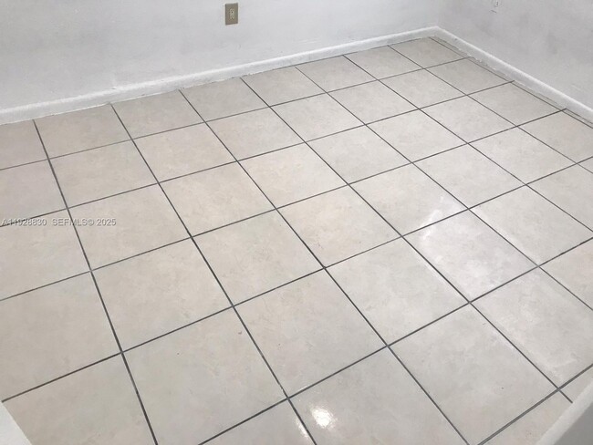 Foto del edificio - 1545 NW 8th Ave