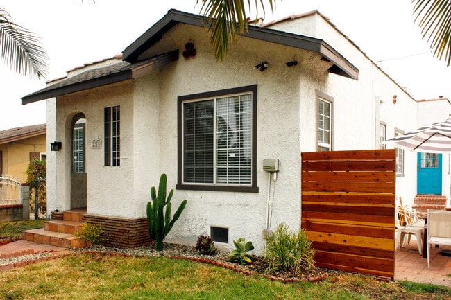 Front Yard - 2760 S Cochran Ave