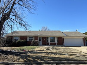 Building Photo - 504 Holbrook Cir