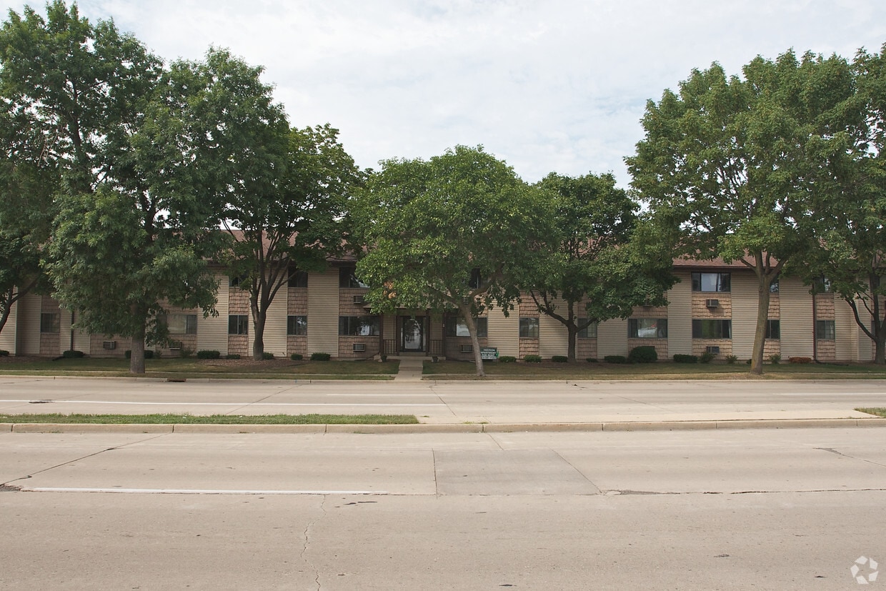 Greenfield Apartments Milwaukee, WI