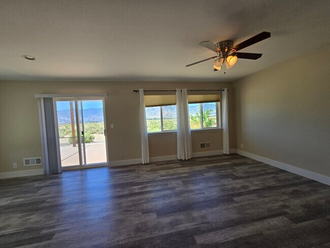 Foto del edificio - 2652 Wildhorse Ln