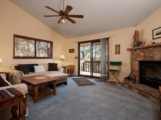 Foto del edificio - Elk Run Townhouse with 1 car garage.