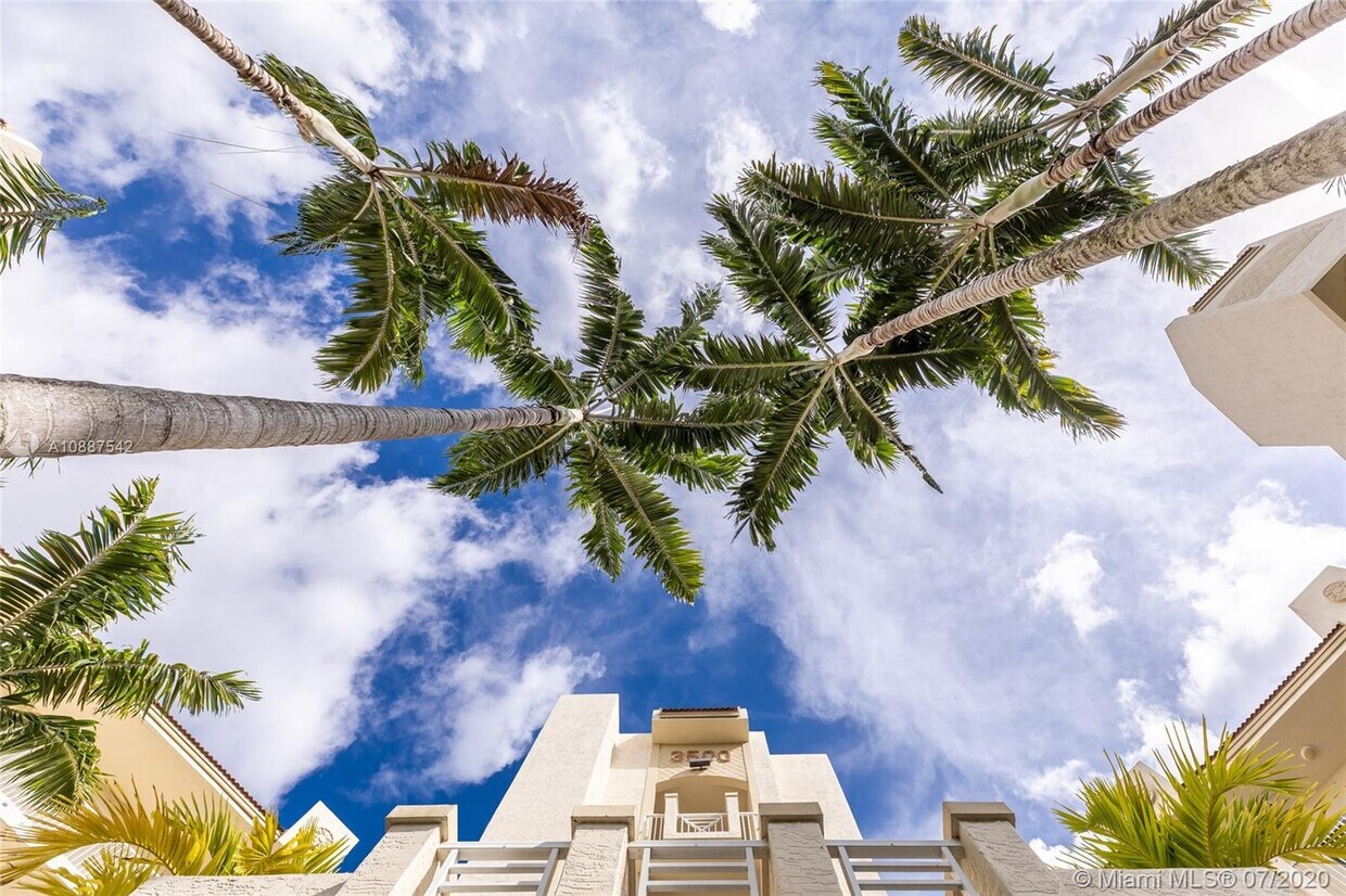 Foto del edificio - 3600 Oaks Clubhouse Dr