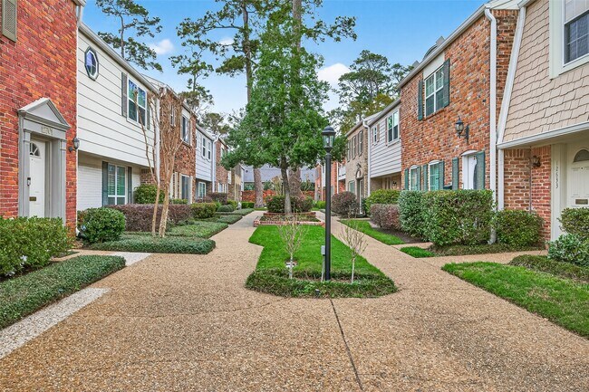 Building Photo - 12705 Huntingwick Dr