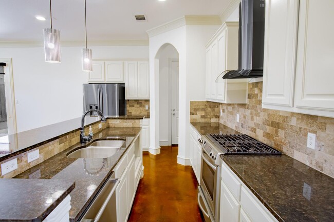 Building Photo - Luxurious Lower Greenville home walkable t...