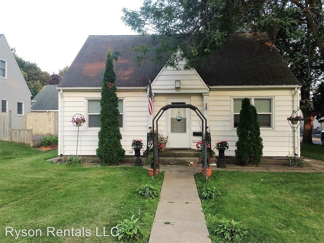 Primary Photo - 3 br, 1 bath House - 949 W 7th