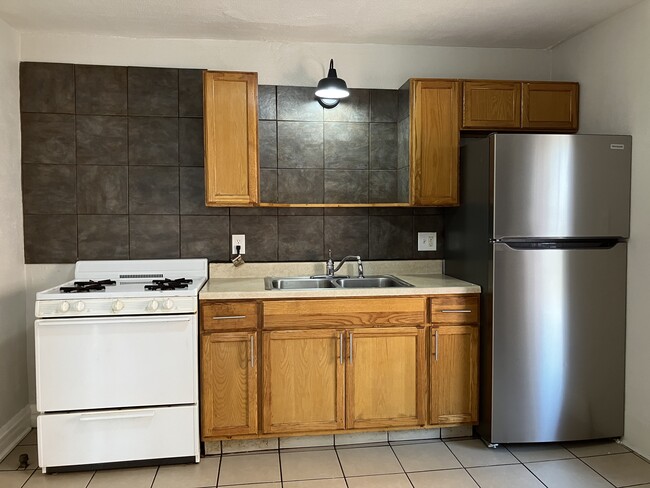 Photo - 800 W Ionia St Apartments