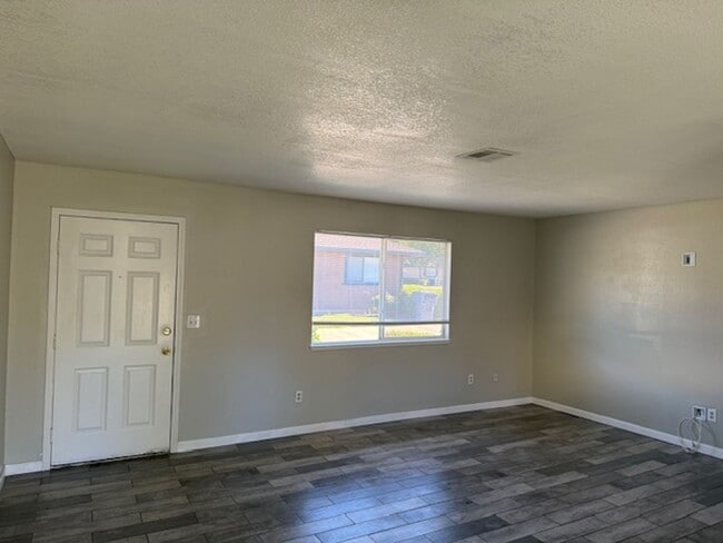 Building Photo - 2556 Sabre Ct