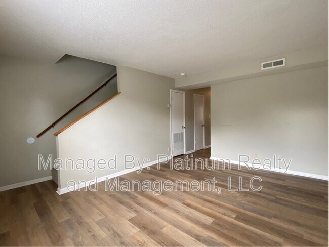 Building Photo - 809 Golf View Pl