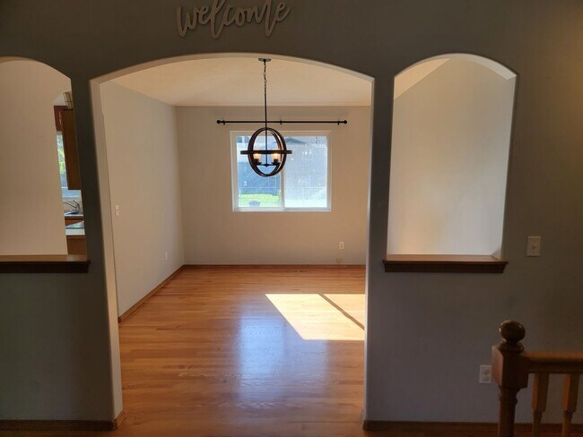 Foto del edificio - Beautiful 4-Bedroom Home In The South Hill...