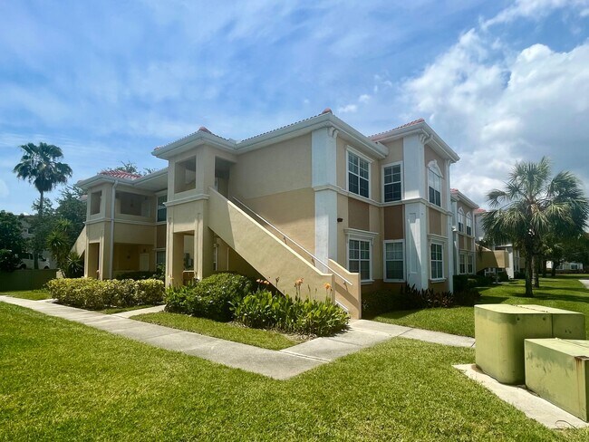 Foto del edificio - 3/2 unit becoming available June 1st for an annual lease