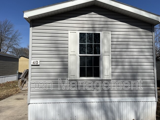 Building Photo - 755 N Tratt St