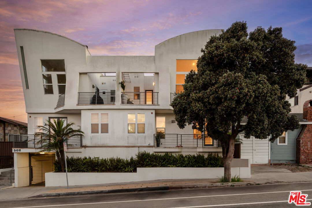 Primary Photo - 502 Rosecrans Ave