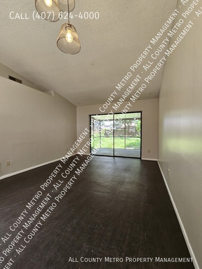 Building Photo - Affordable Orlando 2 Bedroom Duplex