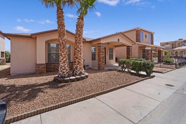 Building Photo - 12858 Hueco Hill Dr