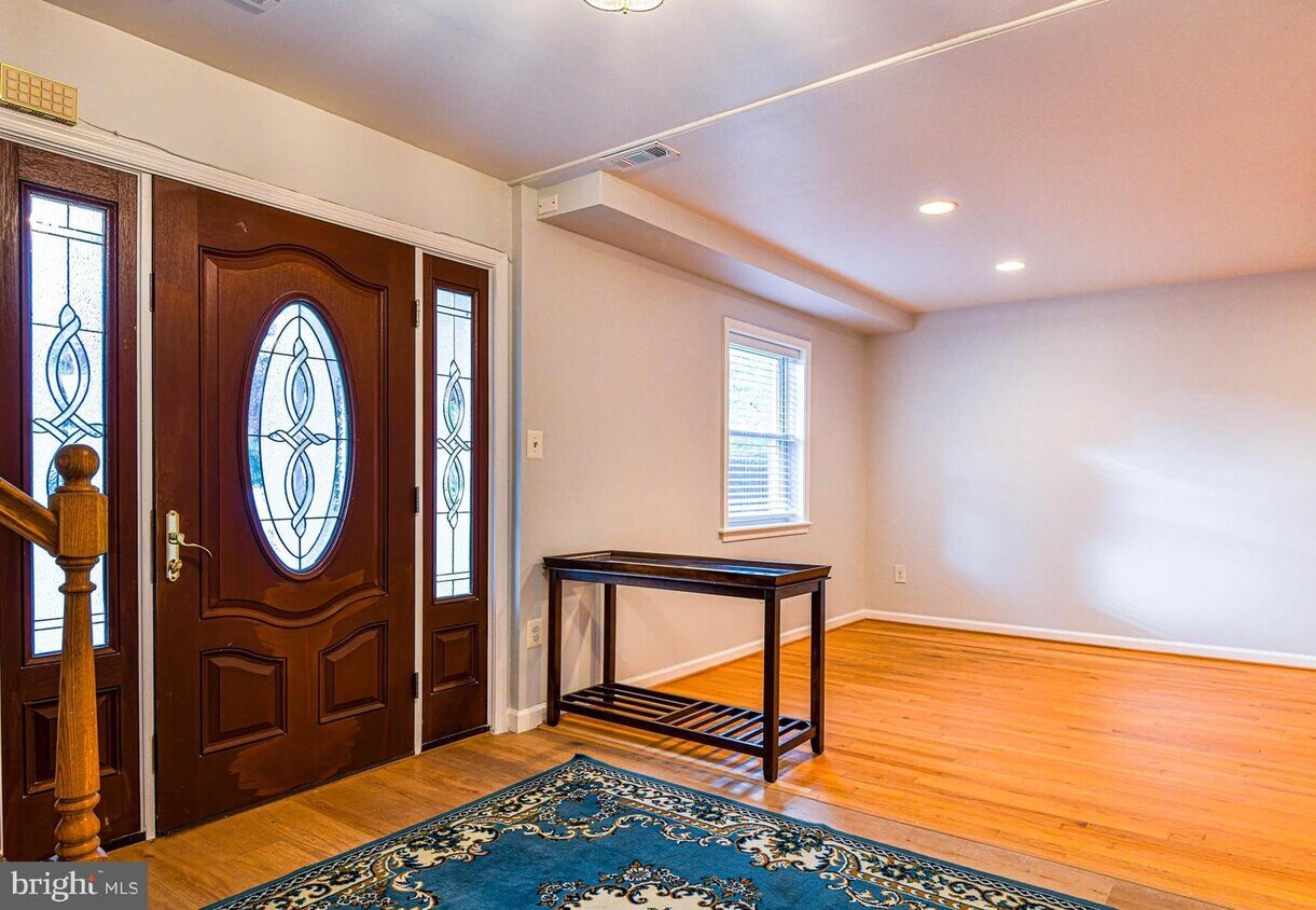 Primary Photo - 9713 Corkran Ln