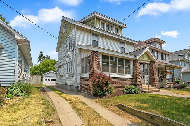 Foto del edificio - 220 Valley Ave SW