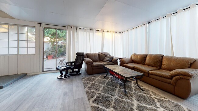 Foto del edificio - 5332 Redding Rd