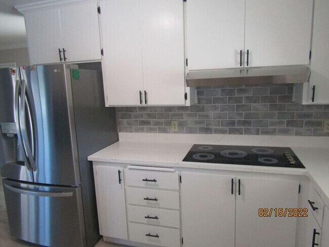 Building Photo - Beautifully remodeled single story home wi...